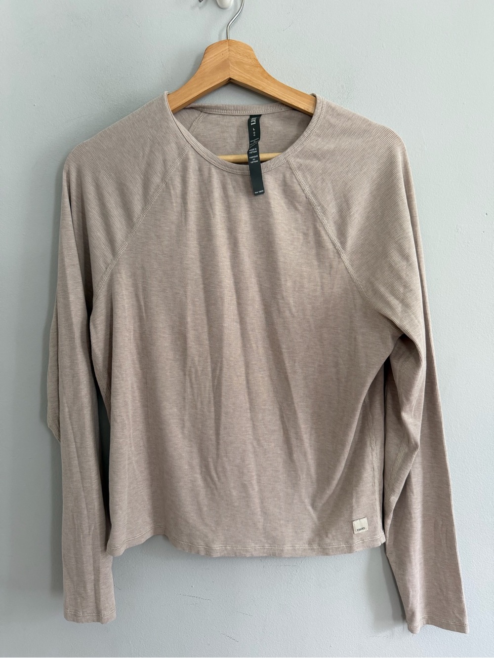 Vuori  Long Sleeve Pose Crew Neck Tan Size L